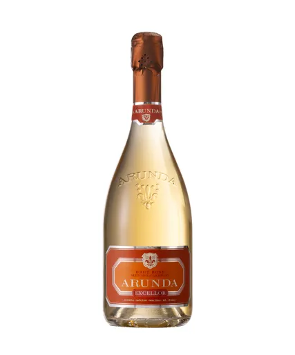 Arunda Excellor Brut Rosé in transparenter Flasche mit blassrosa Inhalt, orangefarbenem Etikett und kupferfarbener Kapsel